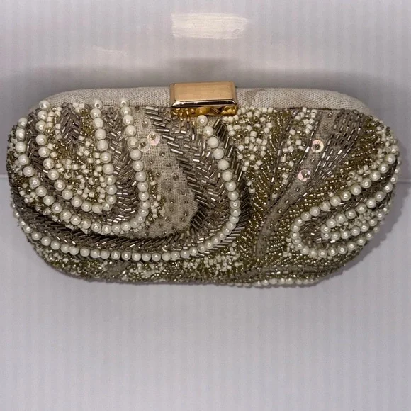 Lulu’s Elegant Beaded Clutch w/ Gold Chain (worn once) - Picture 4 of 7